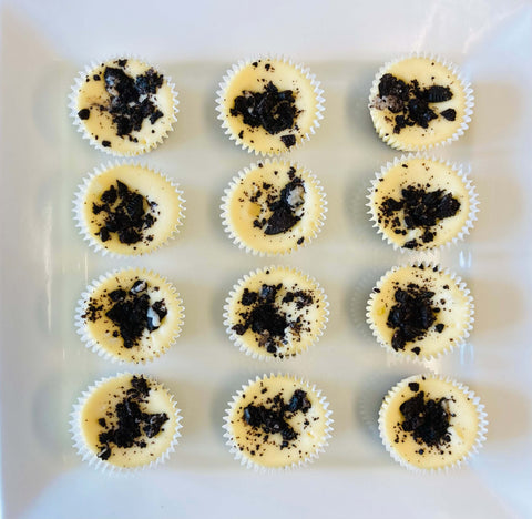One dozen Chunky Oreo cheesecake minis arranged on a white platter